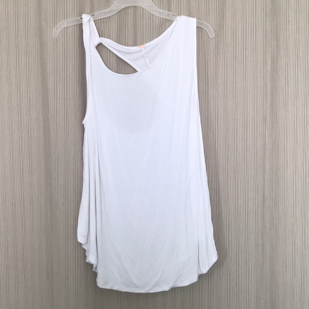 Flowy free people tank with details